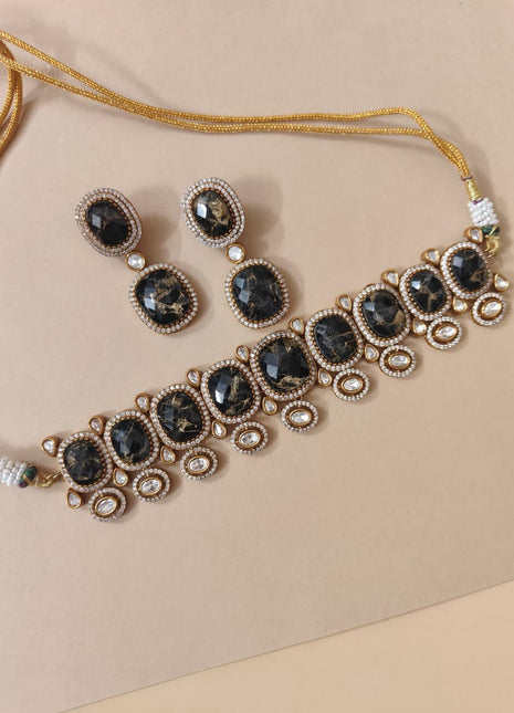 Kundan Choker with Earrings