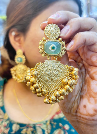 Kundan Chandbalis with Earrings