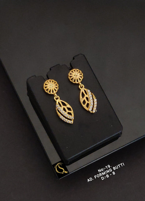 Round Motif with Leaf Drop