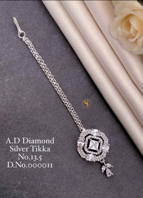 Gold Plated Floral Kundan Maang Tikka