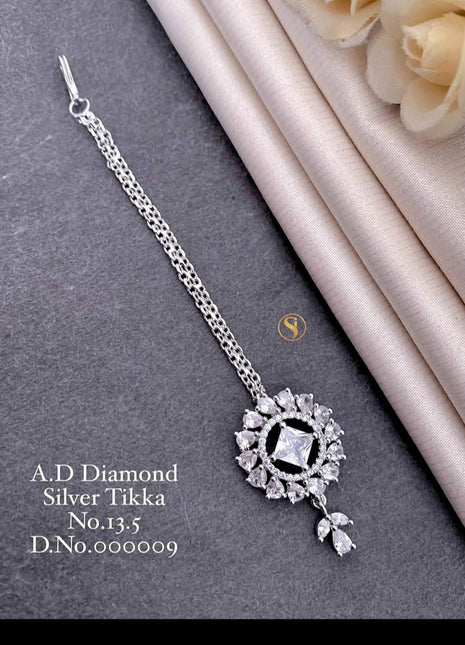 Bold Oxidized Crescent Maang Tikka