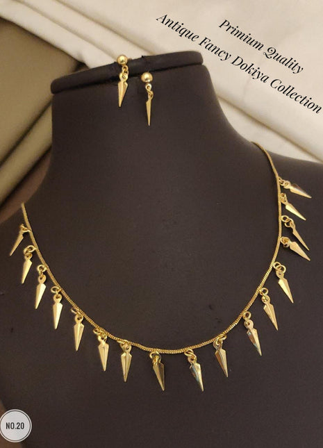 Elegant White Stone Pendant Set with Textured Finish