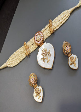 Gold-Plated Kundan Pendant Set with Earrings – Perfect for Wedding Wear