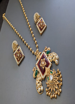 Gold-Plated Kundan Pendant Set with Intricate Detailing – Perfect for Wedding Wear