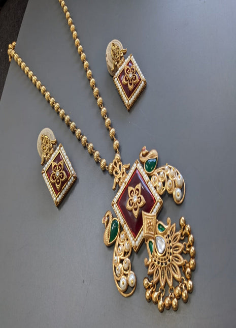 Gold-Plated Kundan Pendant Set with Intricate Detailing – Perfect for Wedding Wear