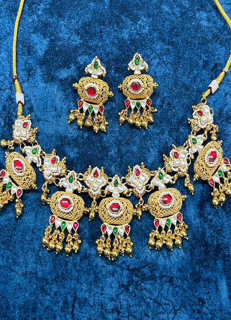 Minimal Gold Pendant Set