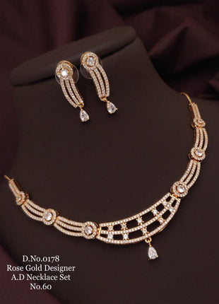 Traditional Leaf Motif Pendant Set