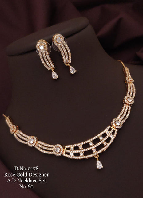 Traditional Leaf Motif Pendant Set