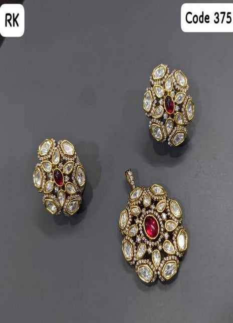 Elegant Kundan Shine