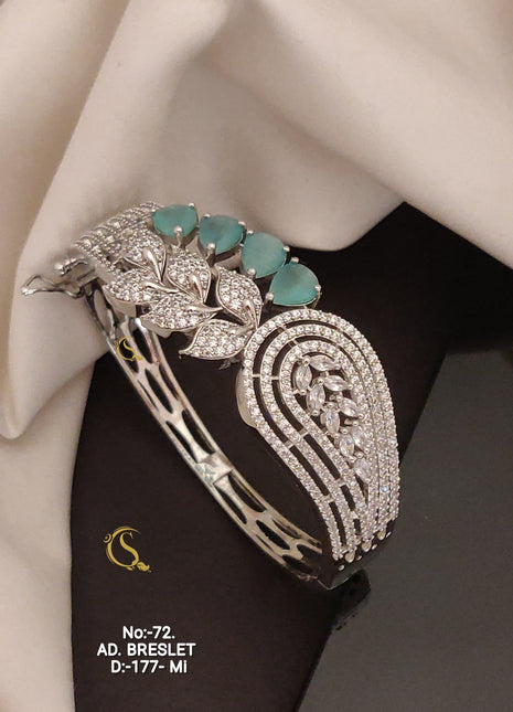 Kundan-Studded Traditional Bangles